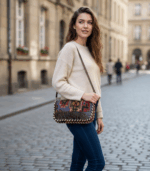 ⁦جزدان كروت بنقوش هندسية وألوان مختلفة⁩ - الصورة ⁦4⁩